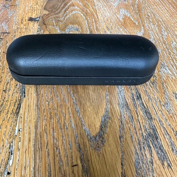 Oakley Black Hard Side Clamshell Eyeglass Sunglass Replacement Case - Picture 1 of 9